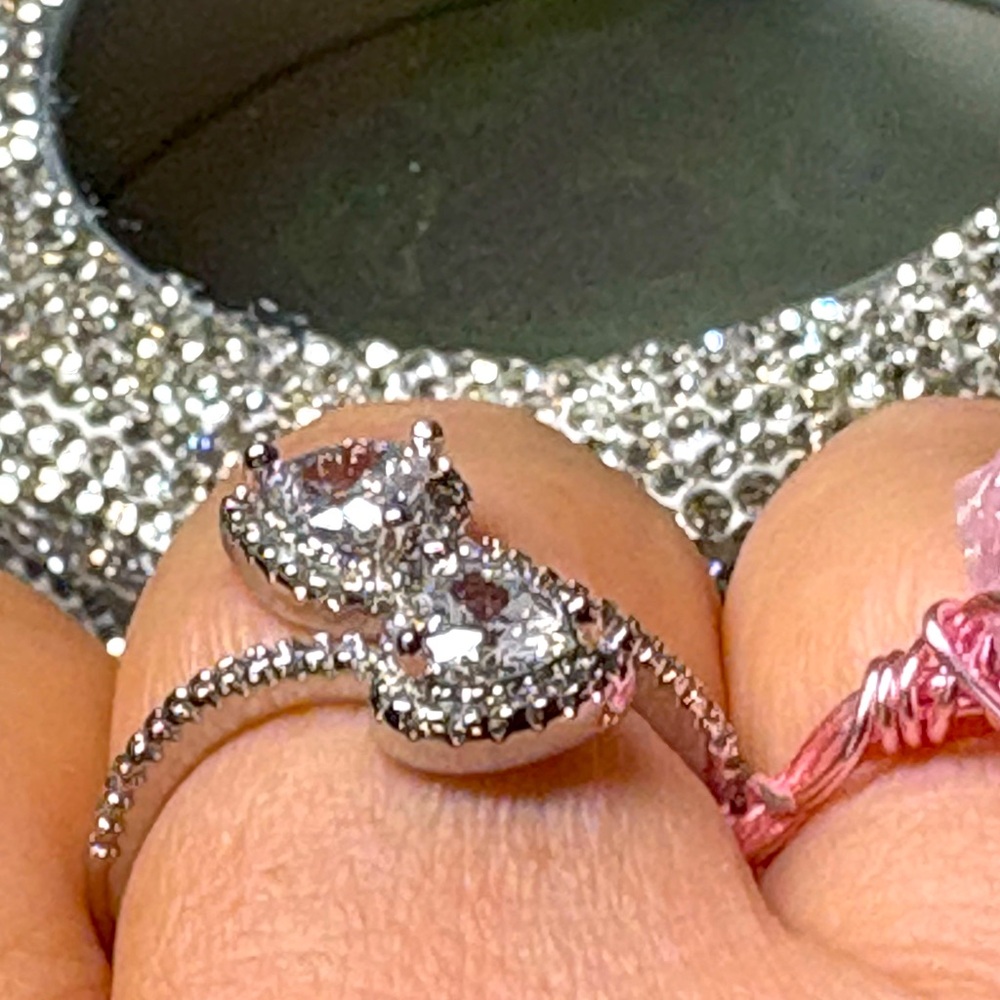 💍Adjustable one size fits most  Ring -gorgeous!